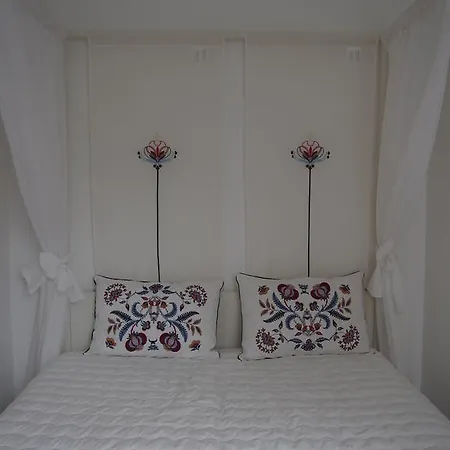 Maison Leonard